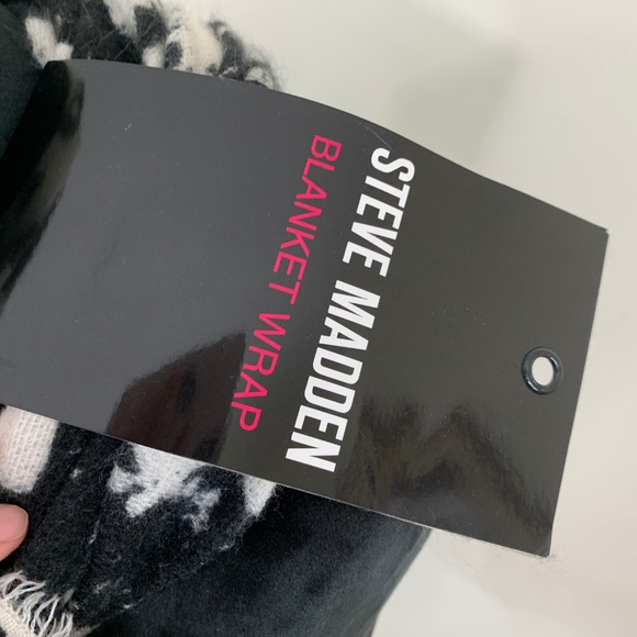 NWT Steve Madden blanket scarf - Picture 6 of 7